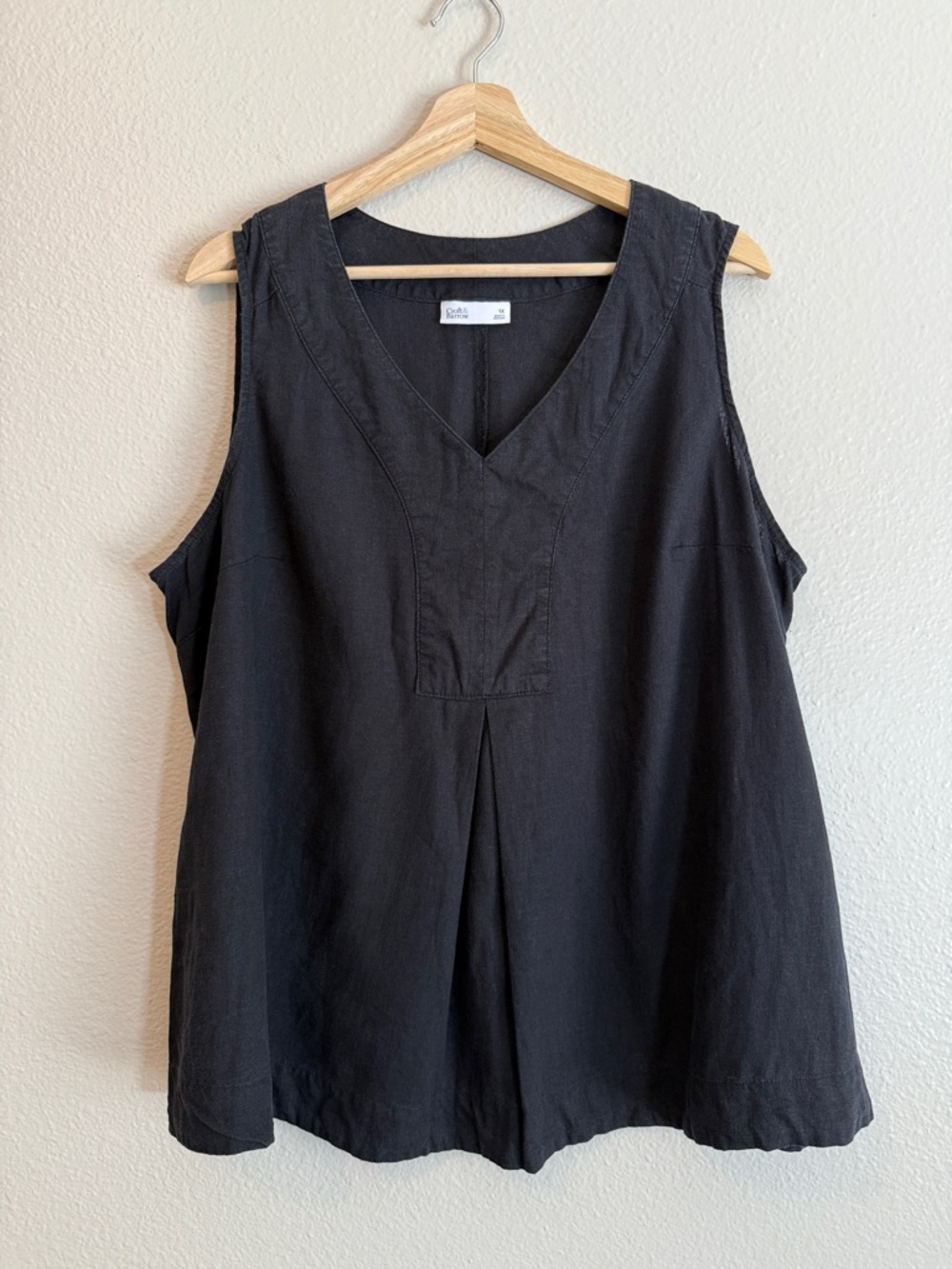 Croft & Barrow Pleated V-Neck Tank Top SZ 1X Black Linen Blend Minimalist Chic - Picture 2 of 15